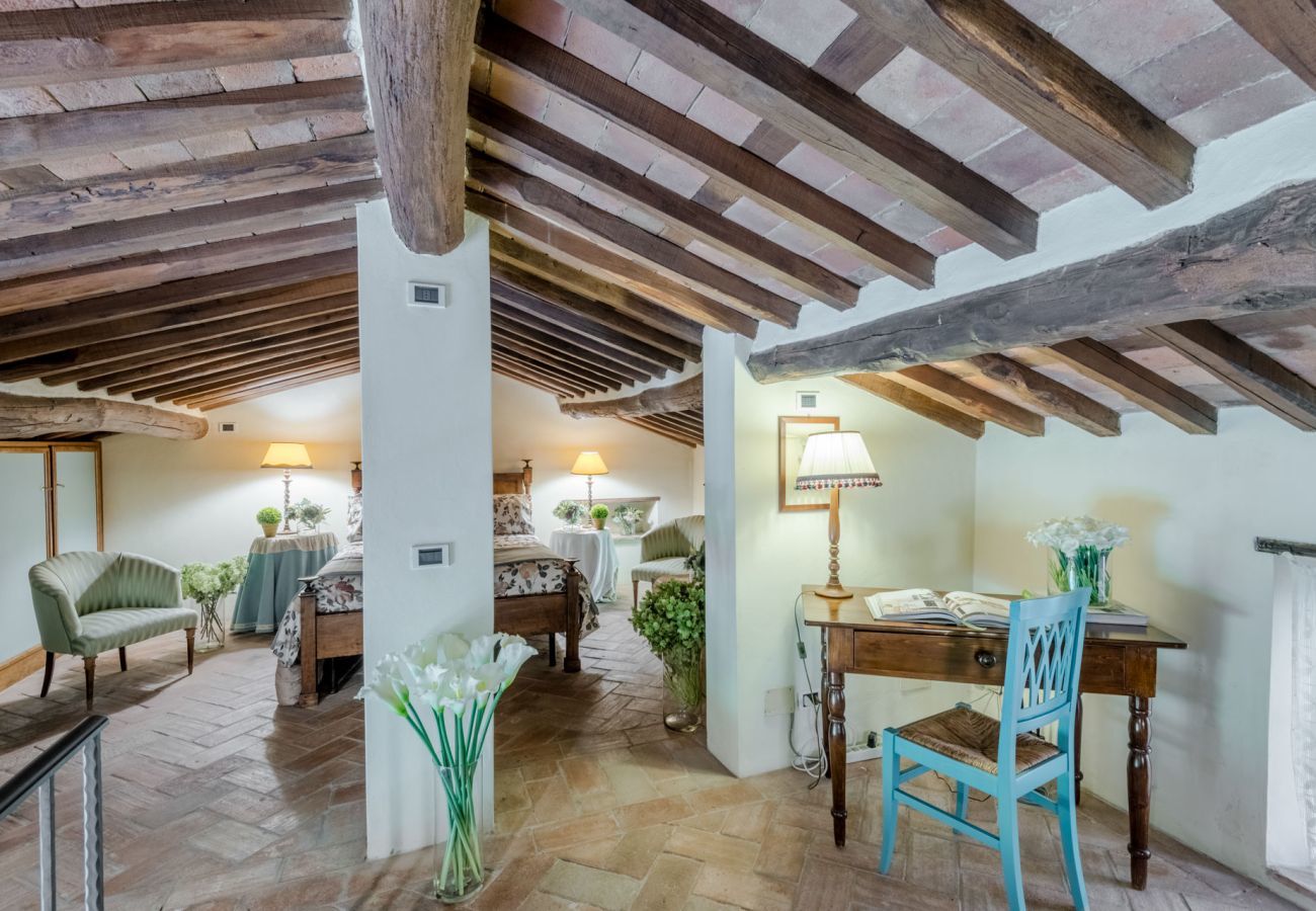 Villa in Capannori - Citrus Charm Farmhouse, a Country Villa with Pool on the hills of Lucca