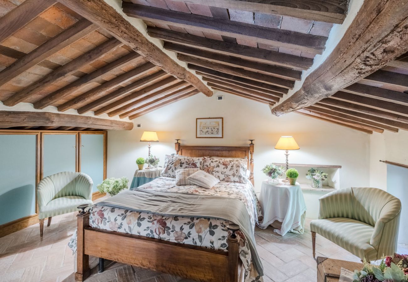 Villa in Capannori - Citrus Charm Farmhouse, a Country Villa with Pool on the hills of Lucca