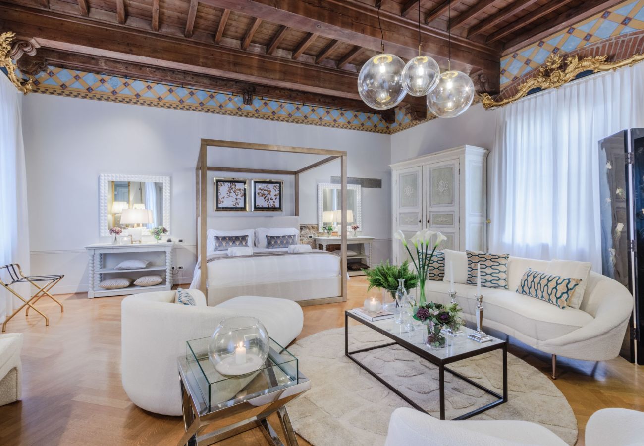 Apartment in Lucca - The Lucca Heritage Retreat, a Spacious Home with Outdoor inside the Walls of Lucca