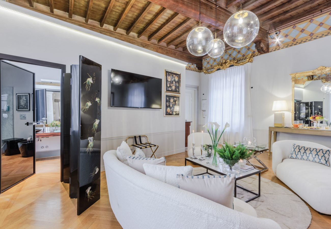 Apartment in Lucca - The Lucca Heritage Retreat, a Spacious Home with Outdoor inside the Walls of Lucca