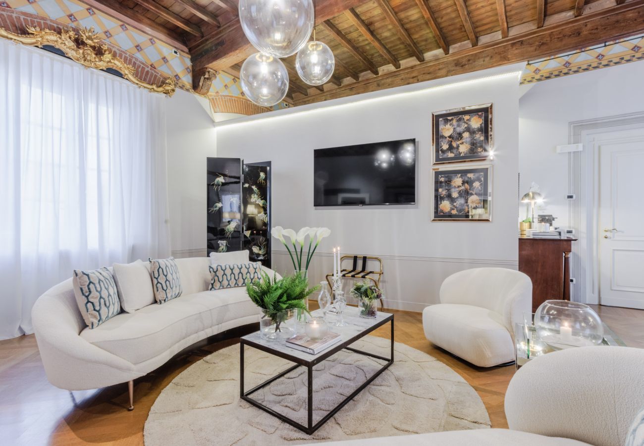 Apartment in Lucca - The Lucca Heritage Retreat, a Spacious Home with Outdoor inside the Walls of Lucca