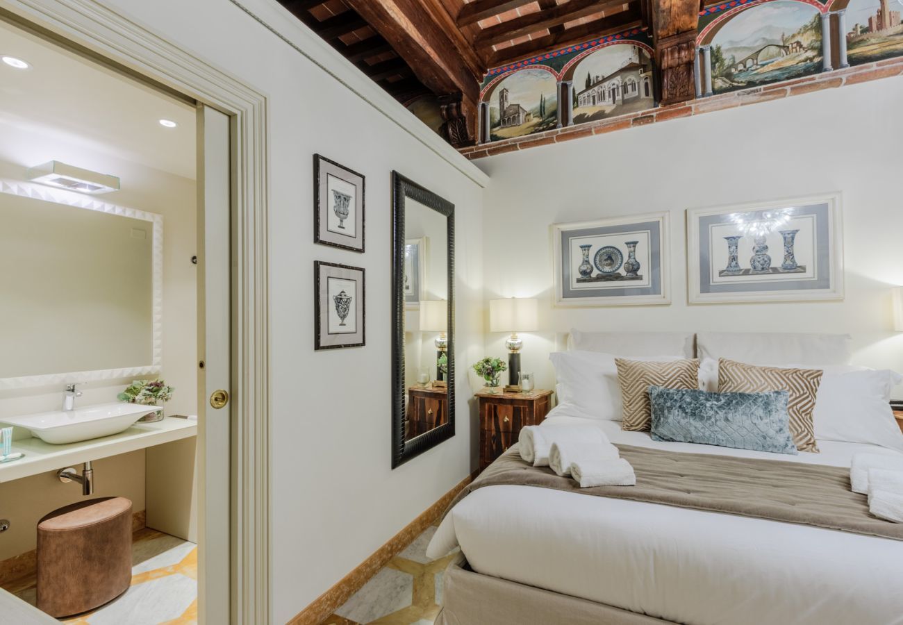 Apartment in Lucca - The Lucca Heritage Retreat, a Spacious Home with Outdoor inside the Walls of Lucca