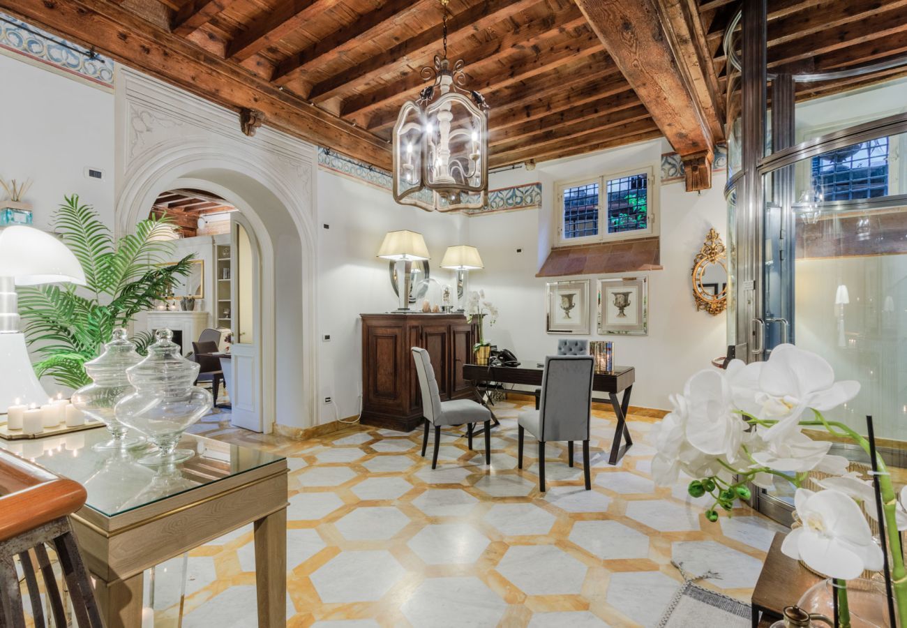 Apartment in Lucca - The Lucca Heritage Retreat, a Spacious Home with Outdoor inside the Walls of Lucca