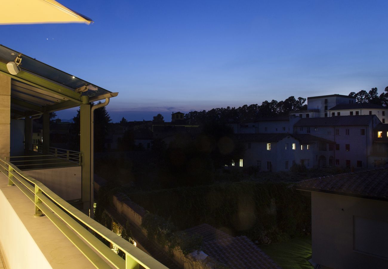 Apartment in Lucca - Canticle Lucca Luxury Apartment with Elevator, Terrace, Parking and Jacuzzi