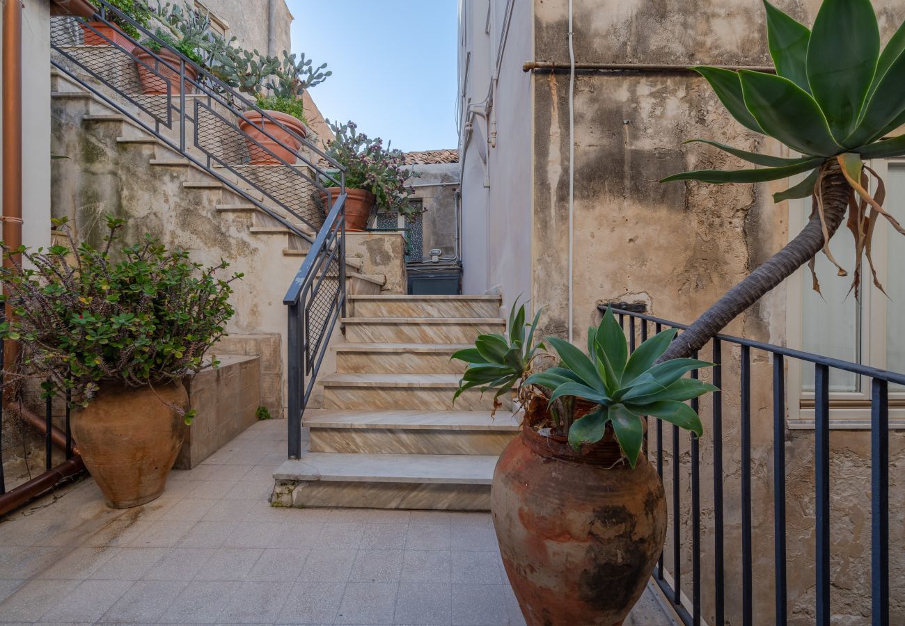 Apartment in Syracuse - writer's house by Dimore in Sicily 