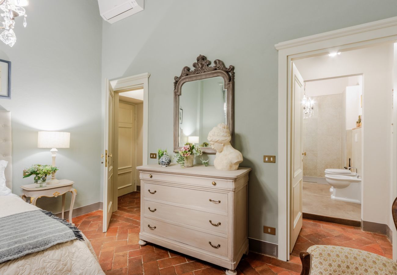 Apartment in Lucca - Casa Celeste 3 Bedrooms Apartment with Terrace Inside Lucca