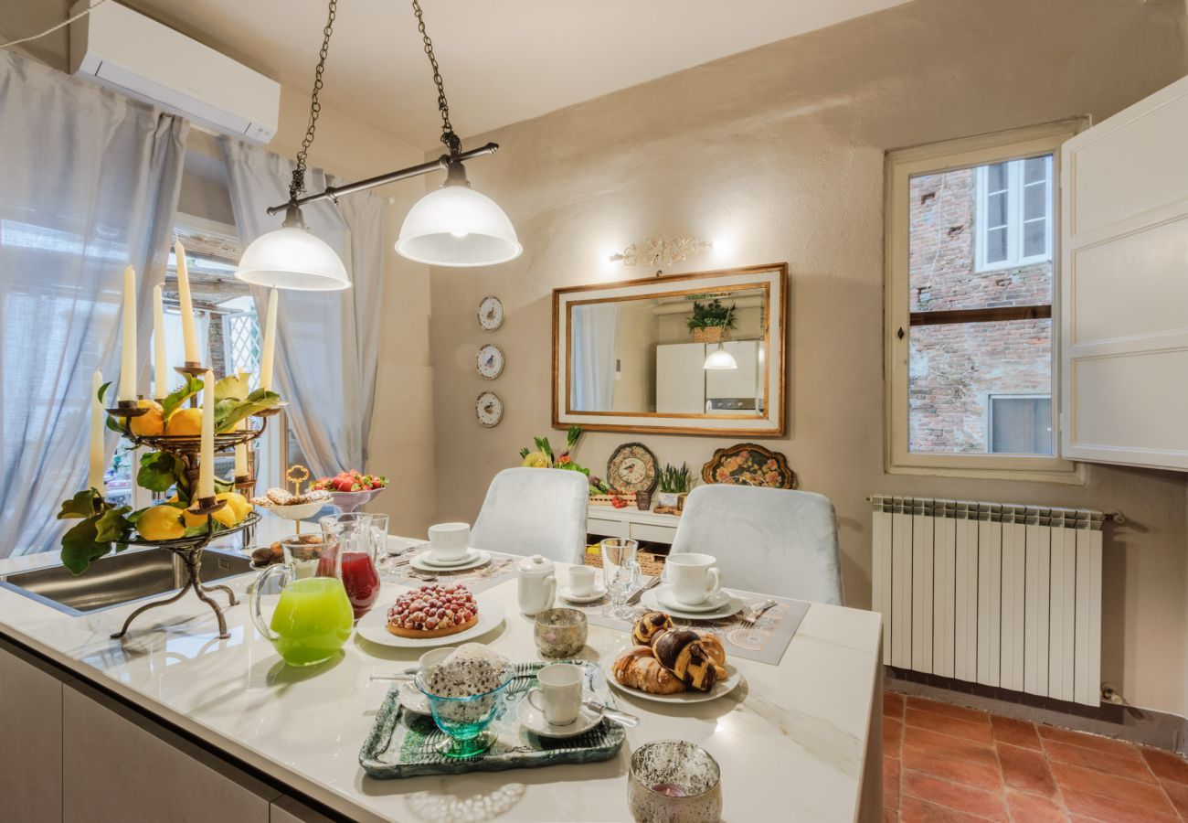 Apartment in Lucca - Casa Celeste 3 Bedrooms Apartment with Terrace Inside Lucca