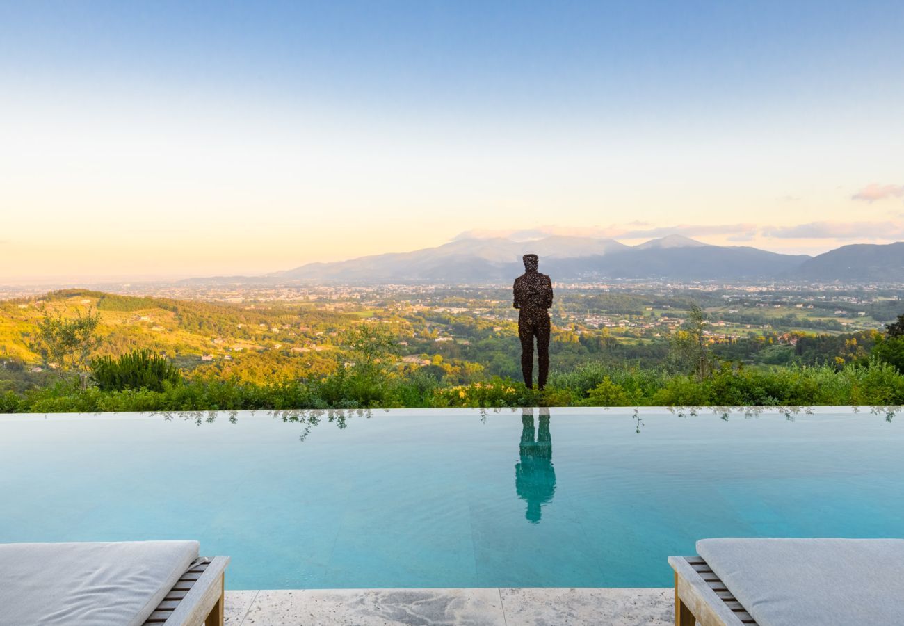 Villa in Lucca - Villa Sunset, Luxury Farmhouse with Infinity Pool and Incredible Views in Lucca