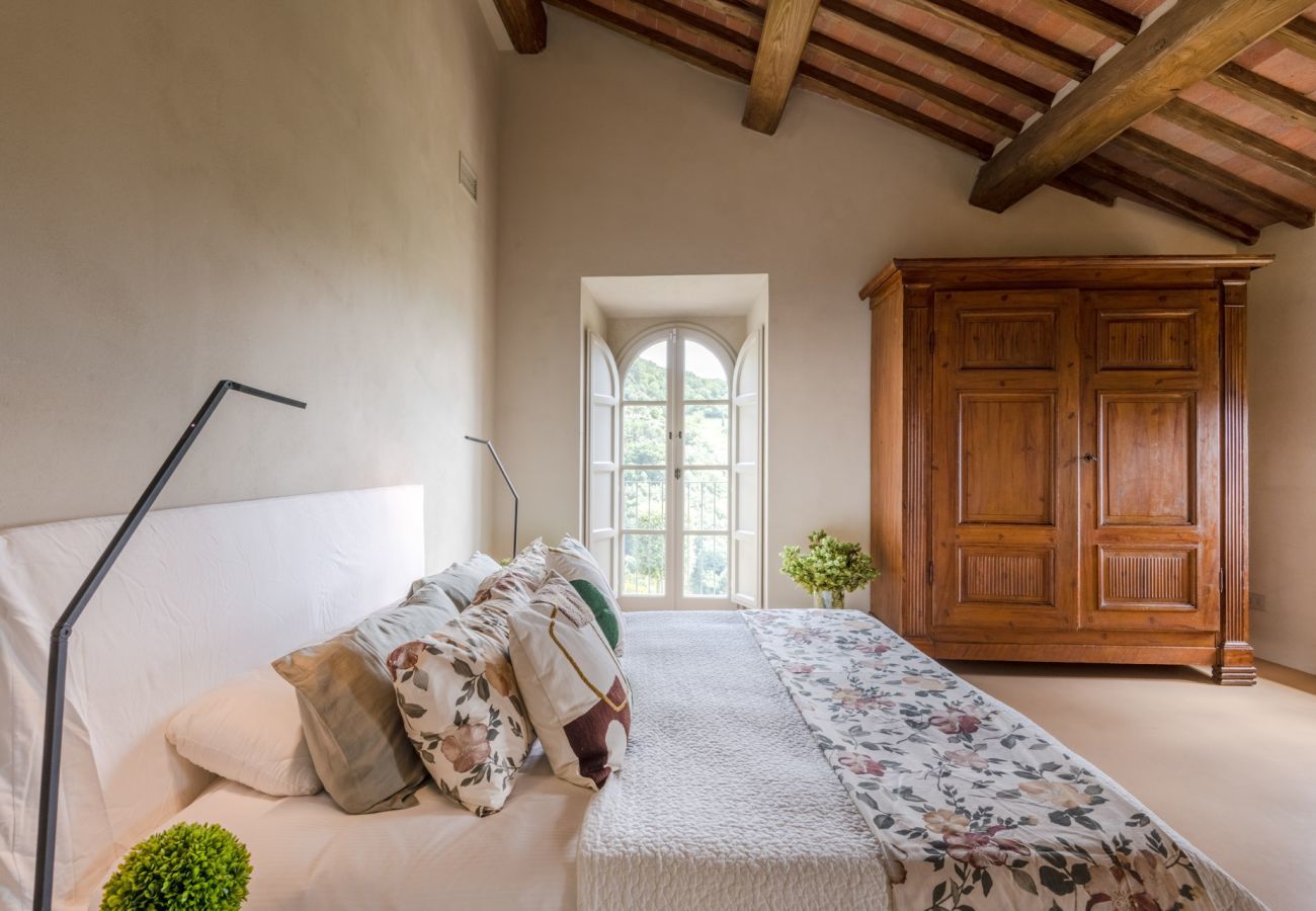 Villa in Lucca - Villa Sunset, Luxury Farmhouse with Infinity Pool and Incredible Views in Lucca