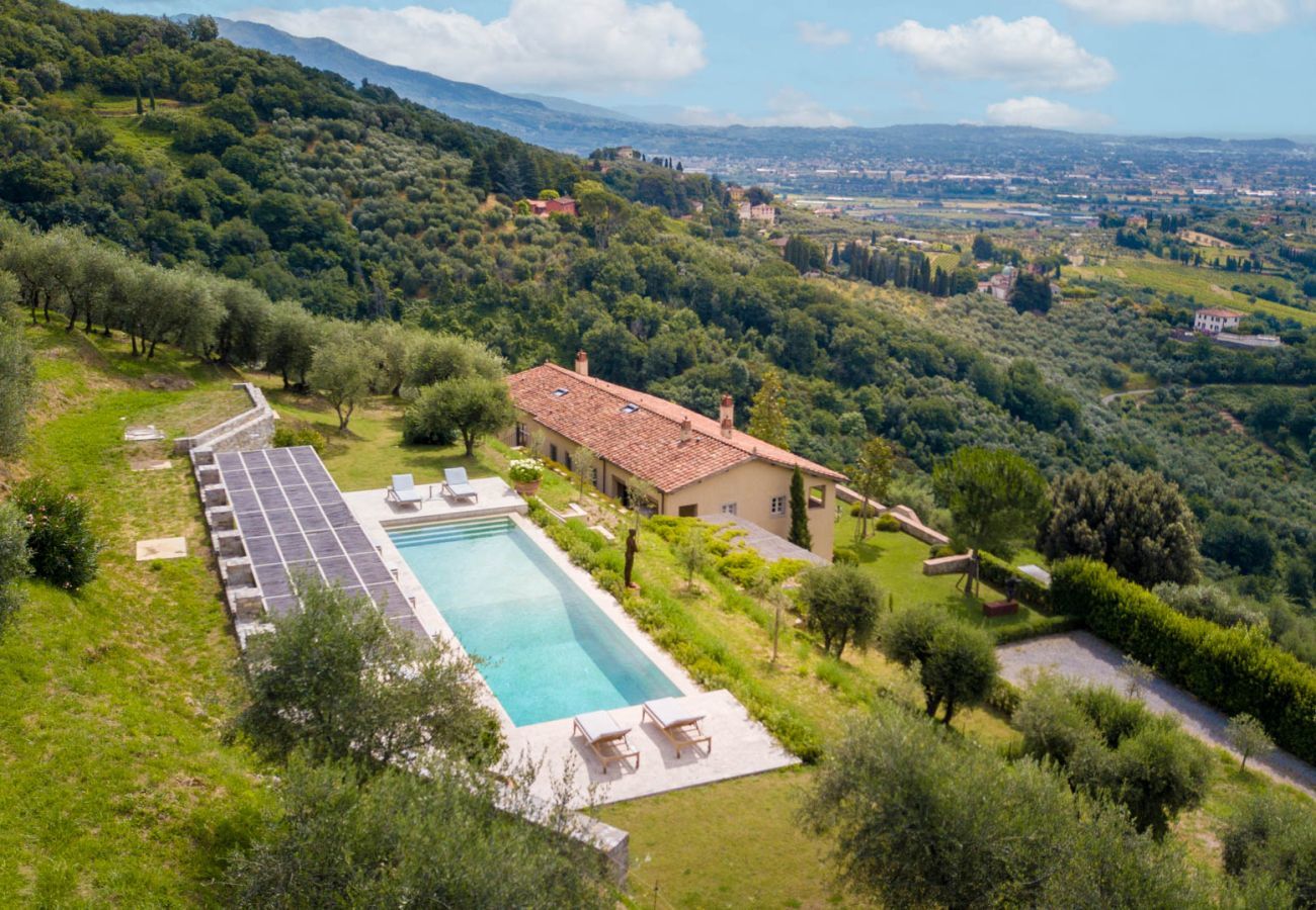 Villa in Lucca - Villa Sunset, Luxury Farmhouse with Infinity Pool and Incredible Views in Lucca