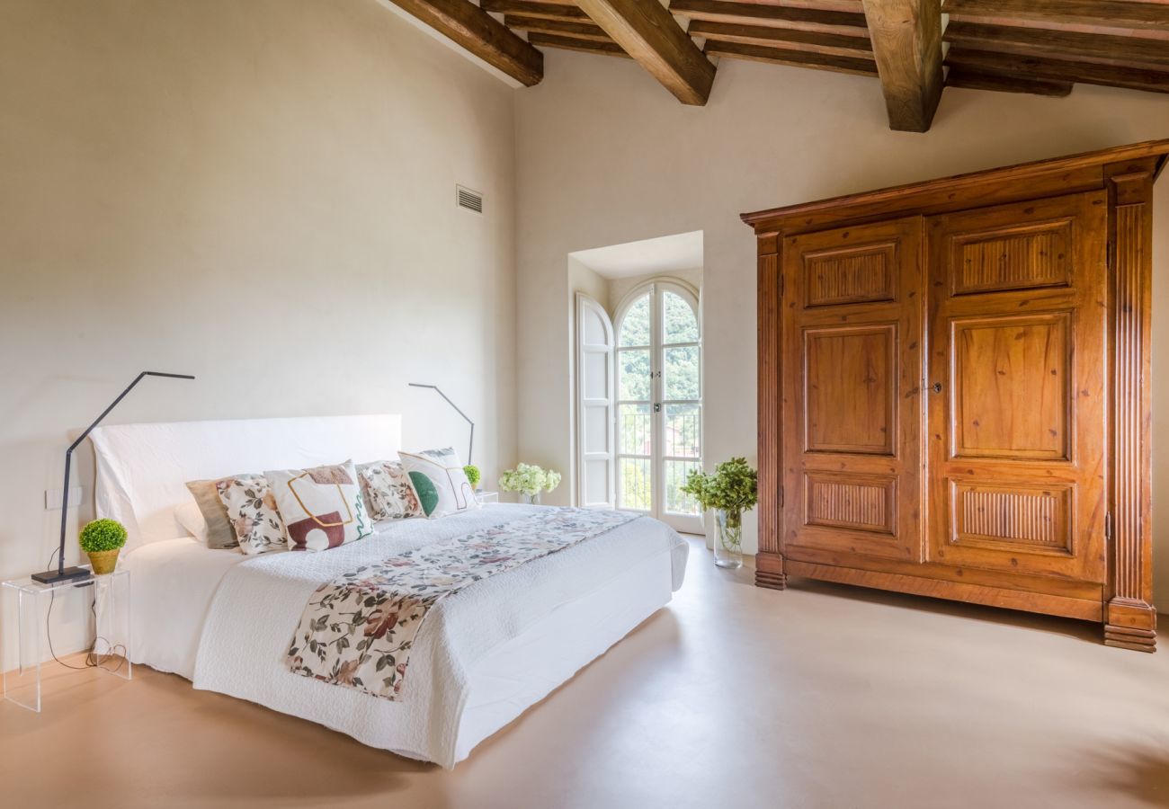 Villa in Lucca - Villa Sunset, Luxury Farmhouse with Infinity Pool and Incredible Views in Lucca