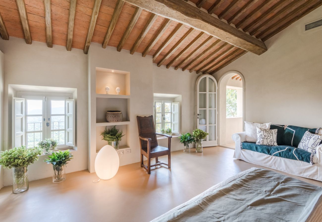 Villa in Lucca - Villa Sunset, Luxury Farmhouse with Infinity Pool and Incredible Views in Lucca