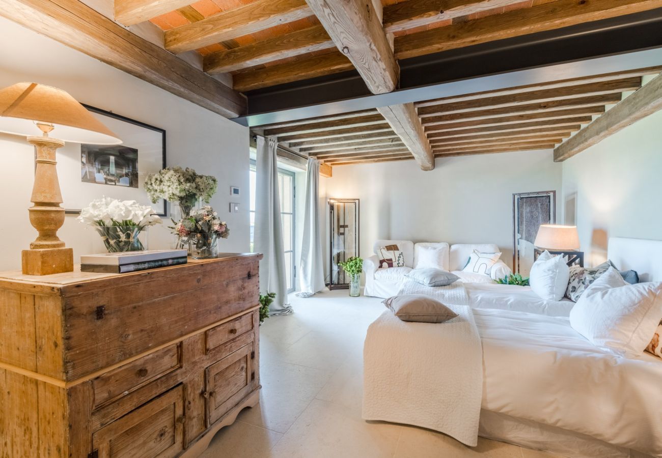 Villa in Lucca - Villa Sunset, Luxury Farmhouse with Infinity Pool and Incredible Views in Lucca