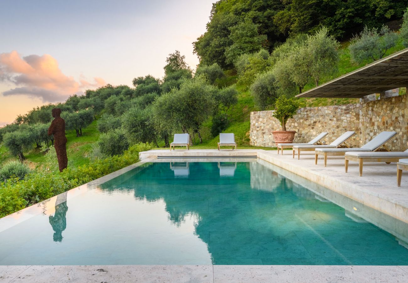 Villa in Lucca - Villa Sunset, Luxury Farmhouse with Infinity Pool and Incredible Views in Lucca