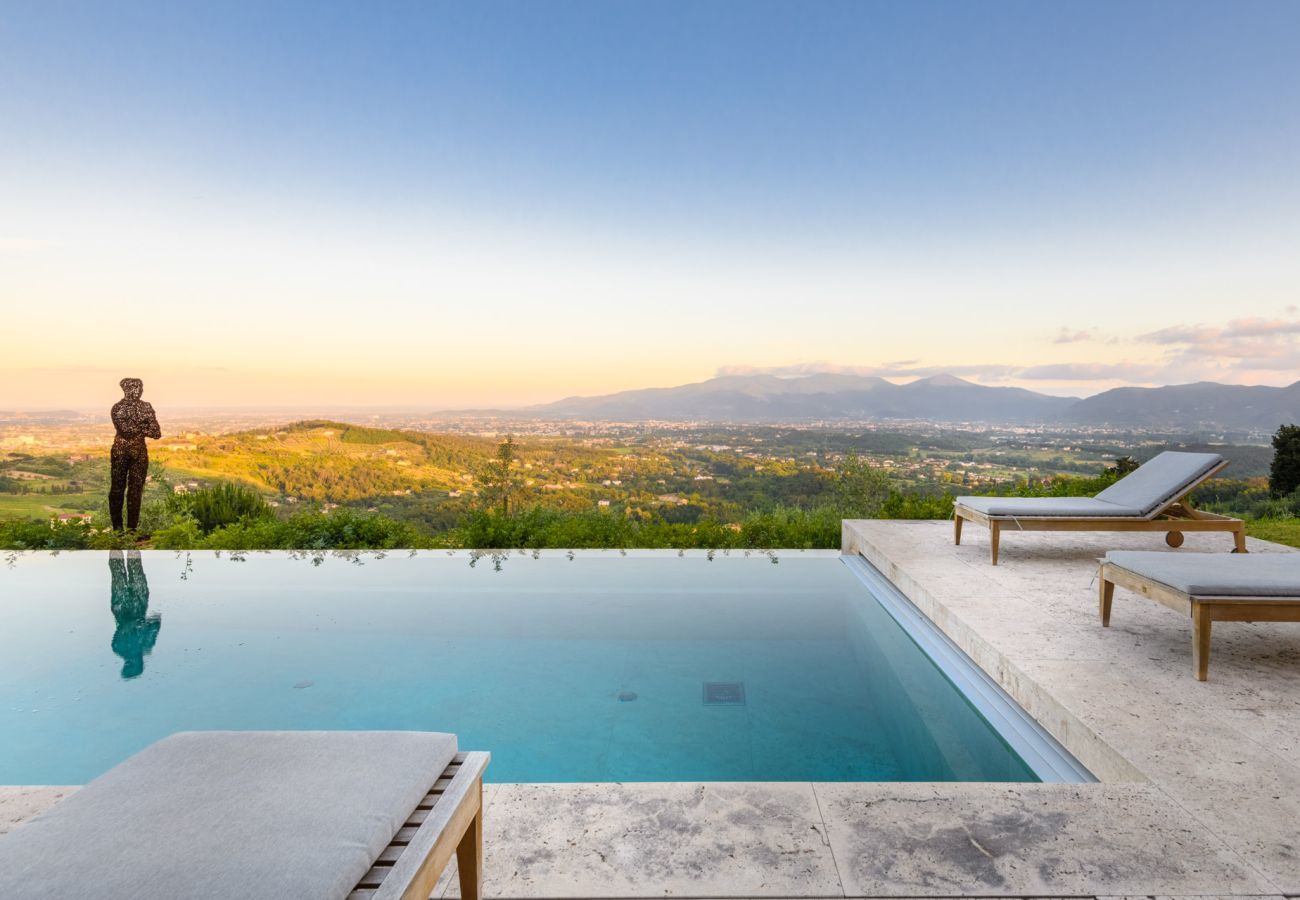 Villa in Lucca - Villa Sunset, Luxury Farmhouse with Infinity Pool and Incredible Views in Lucca