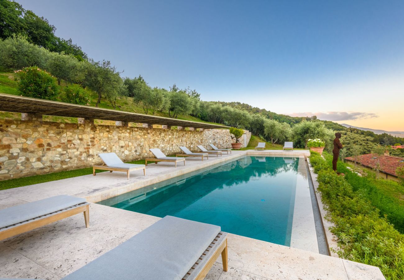 Villa in Lucca - Villa Sunset, Luxury Farmhouse with Infinity Pool and Incredible Views in Lucca