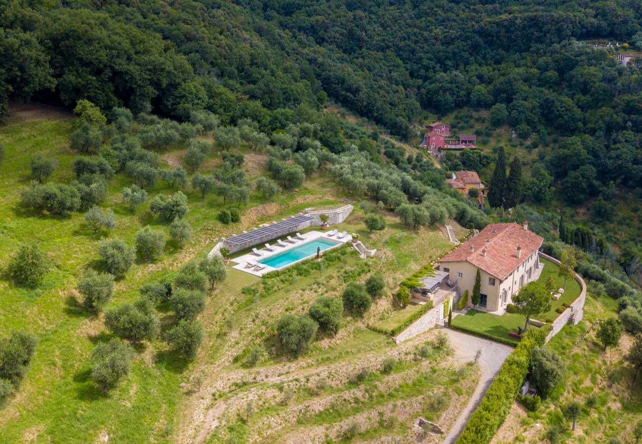 Villa in Lucca - Villa Sunset, Luxury Farmhouse with Infinity Pool and Incredible Views in Lucca