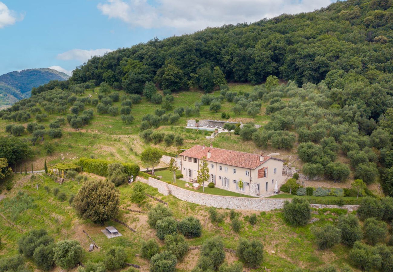 Villa in Lucca - Villa Sunset, Luxury Farmhouse with Infinity Pool and Incredible Views in Lucca