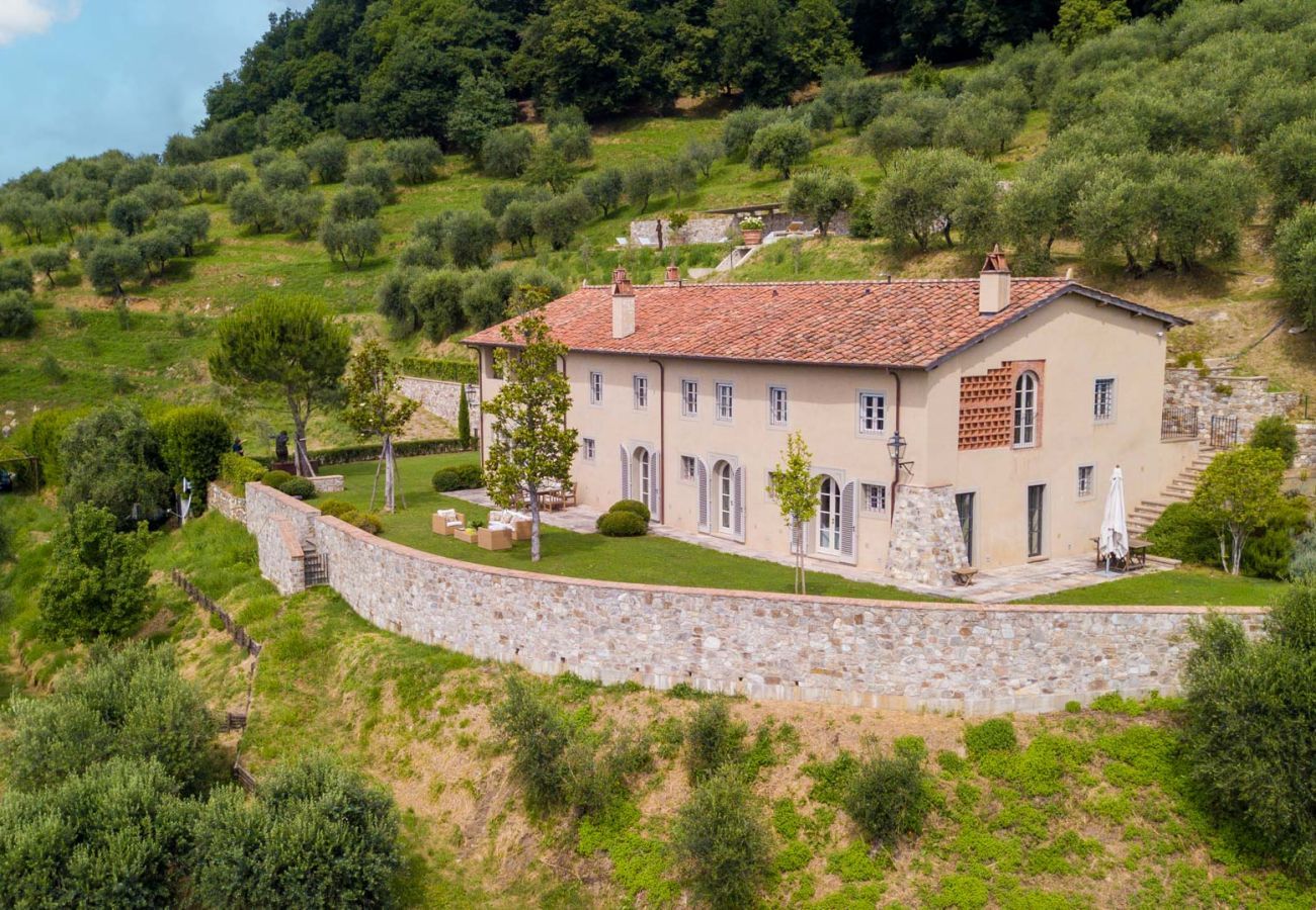 Villa in Lucca - Villa Sunset, Luxury Farmhouse with Infinity Pool and Incredible Views in Lucca