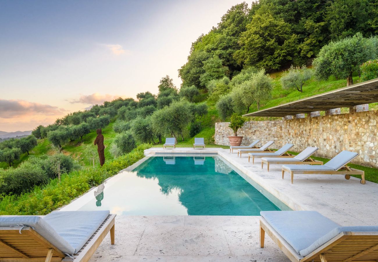 Villa in Lucca - Villa Sunset, Luxury Farmhouse with Infinity Pool and Incredible Views in Lucca