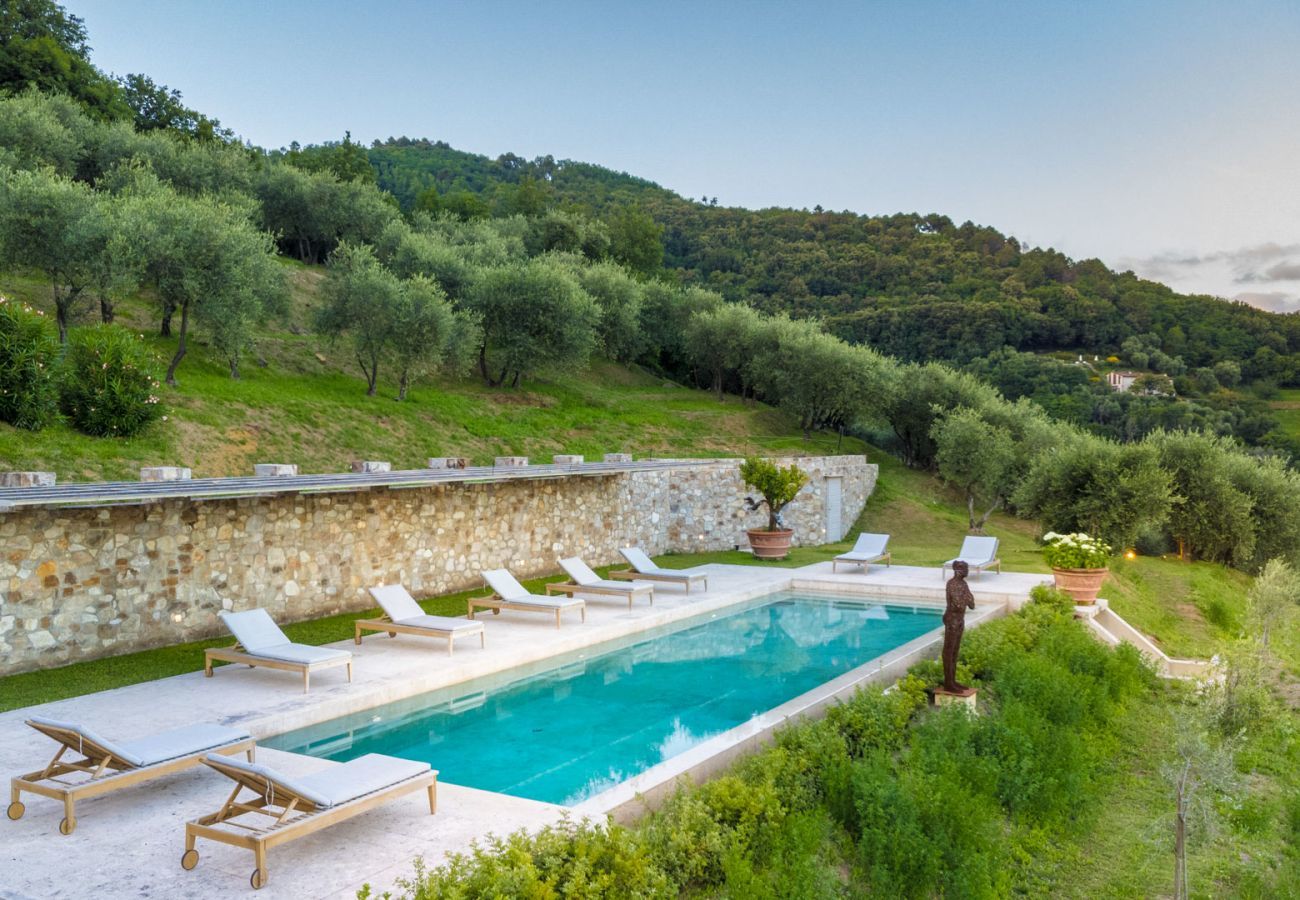 Villa in Lucca - Villa Sunset, Luxury Farmhouse with Infinity Pool and Incredible Views in Lucca