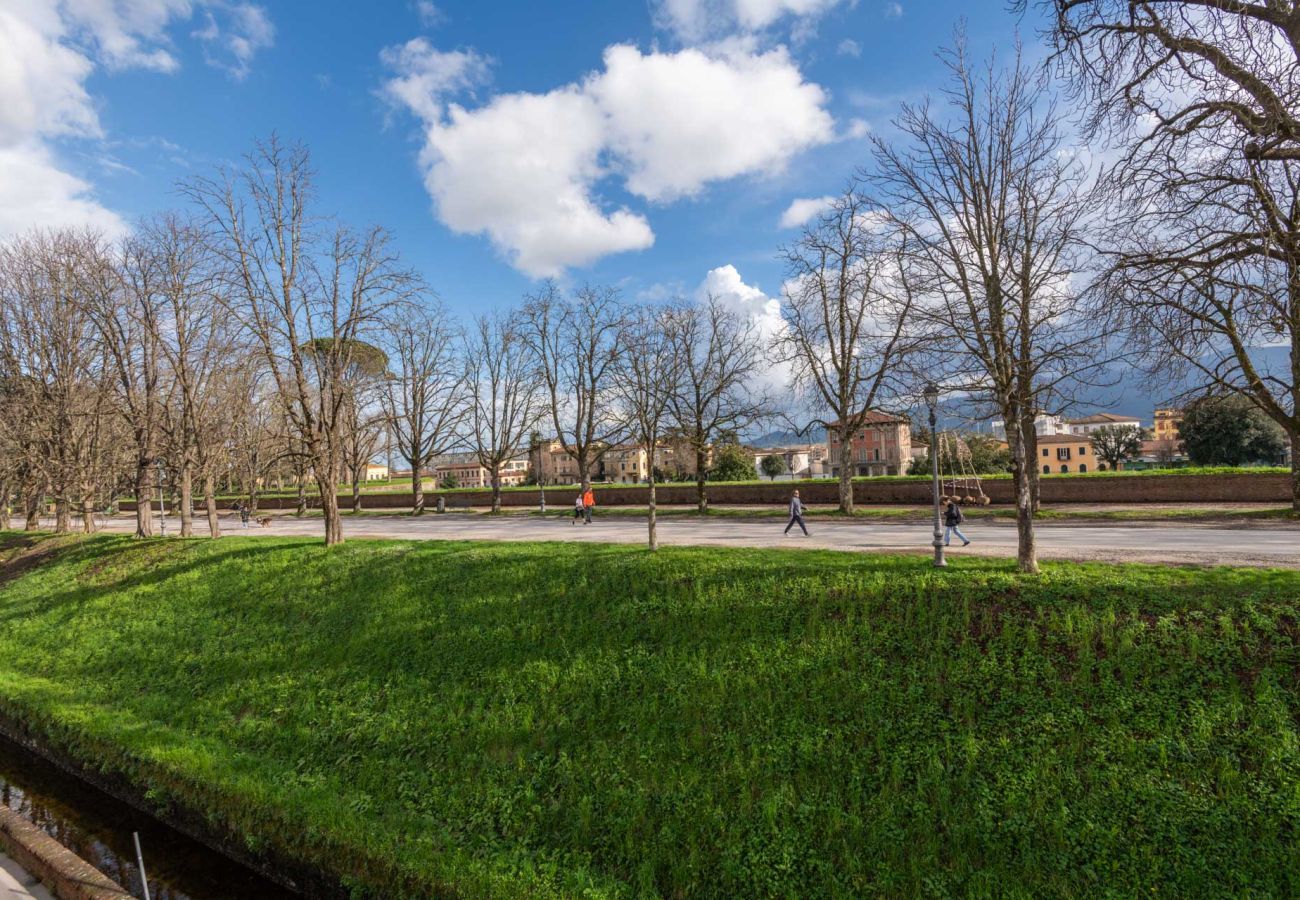 Apartment in Lucca - Casa Daria, Modern 4 Bedrooms Apartment inside the Walls of Lucca 