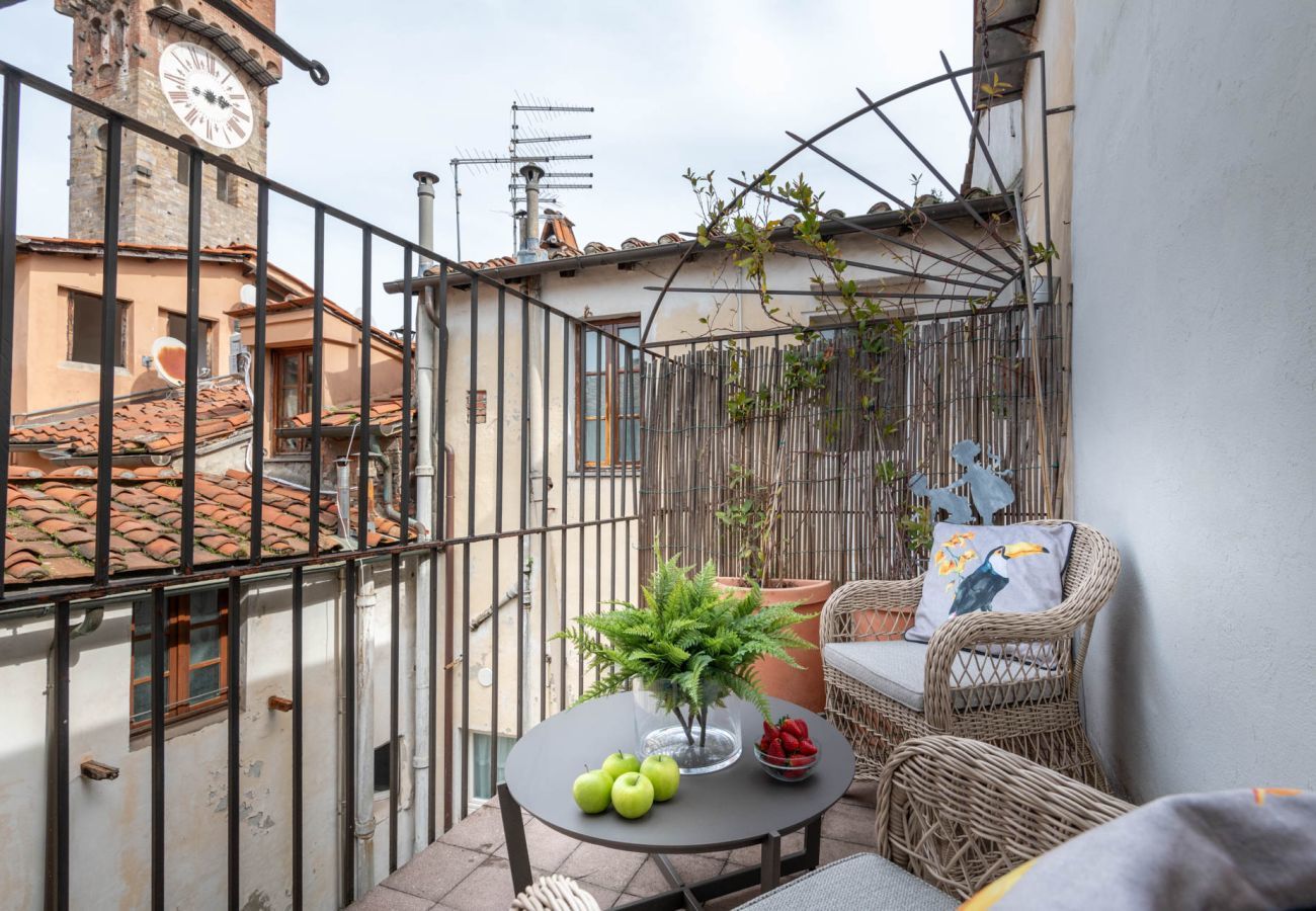 Apartment in Lucca - Panoramic Penthouse with Terrace, 2 bedrooms 2 bathrooms inside the Walls of Lucca