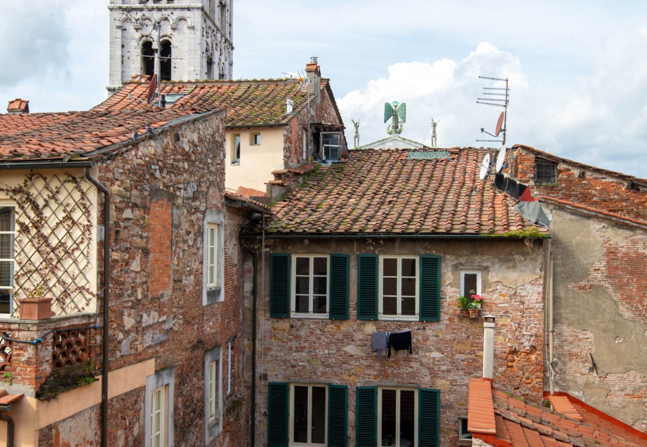 Apartment in Lucca - Panoramic Penthouse with Terrace, 2 bedrooms 2 bathrooms inside the Walls of Lucca