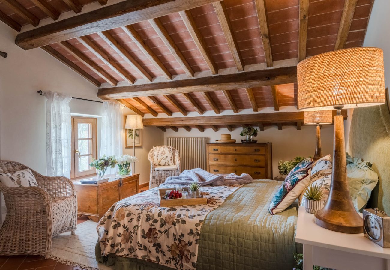 Villa in Pescaglia - Charming Farmhouse with Private Pool and View in Lucca