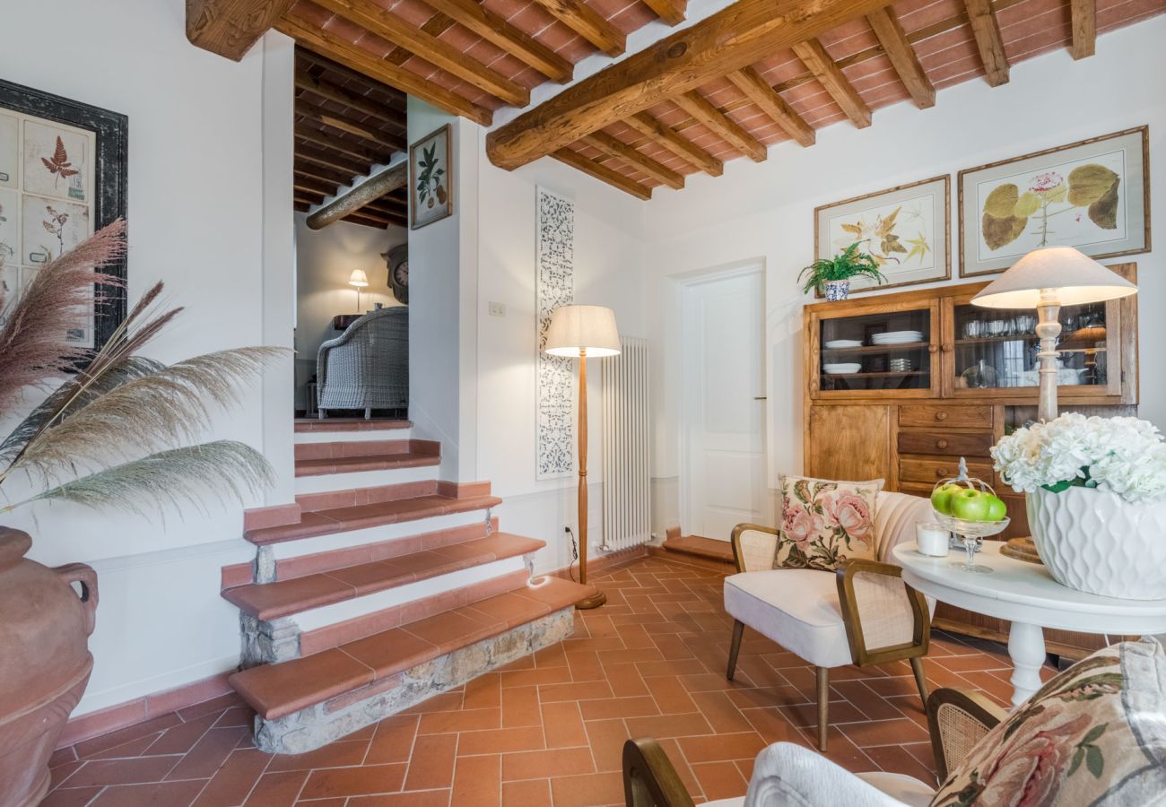 Villa in Pescaglia - Charming Farmhouse with Private Pool and View in Lucca