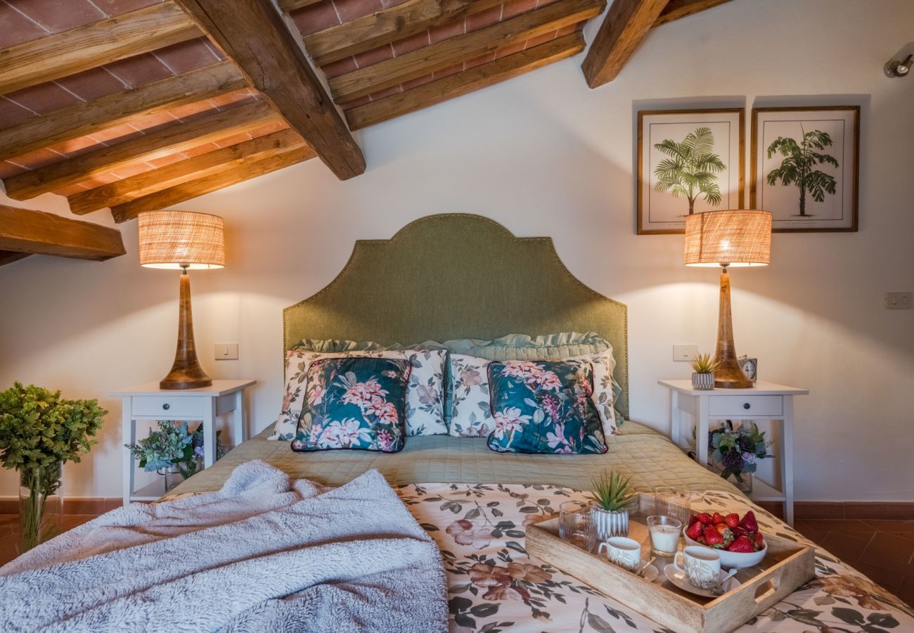 Villa in Pescaglia - Charming Farmhouse with Private Pool and View in Lucca