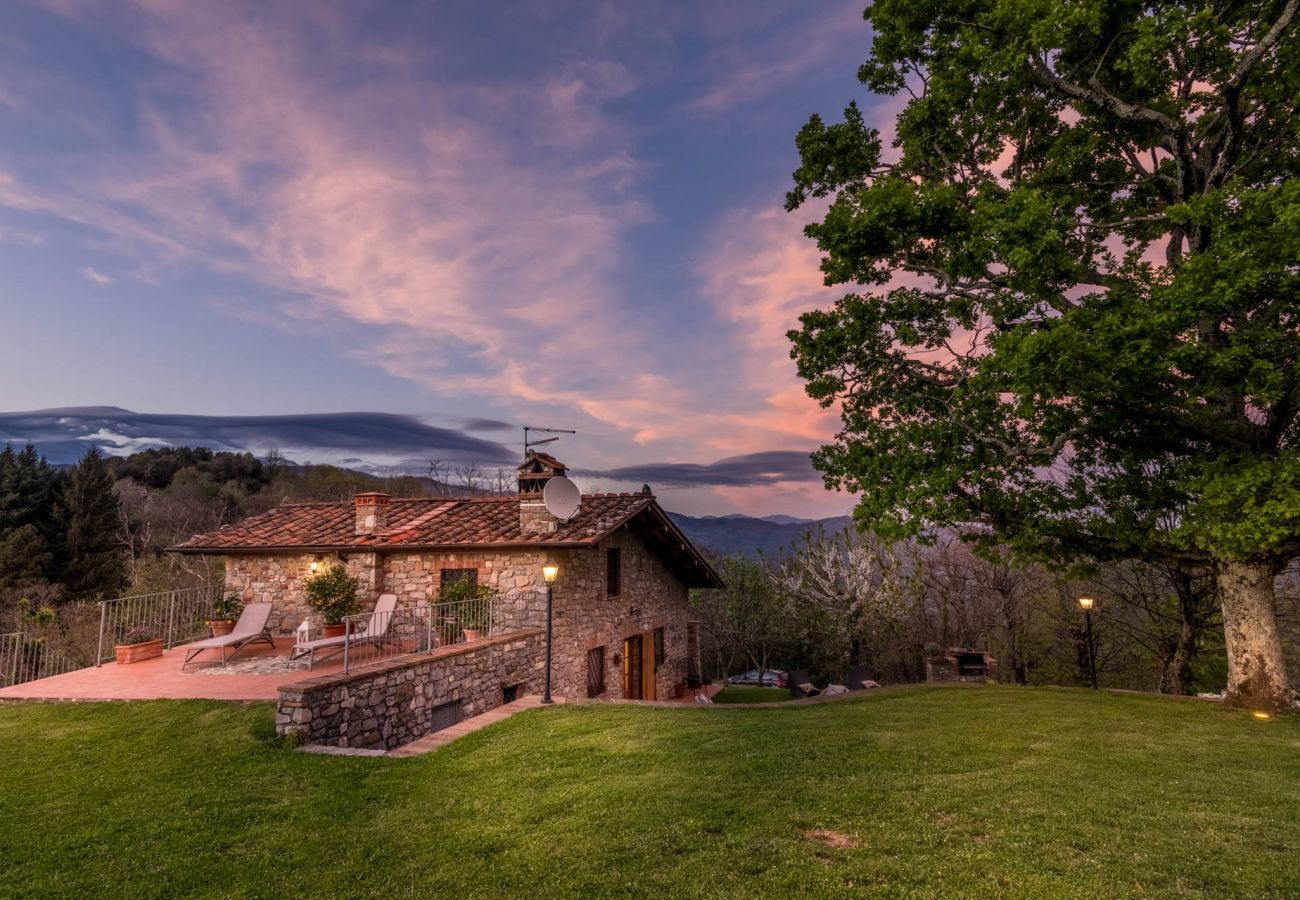 Villa in Pescaglia - Charming Farmhouse with Private Pool and View in Lucca