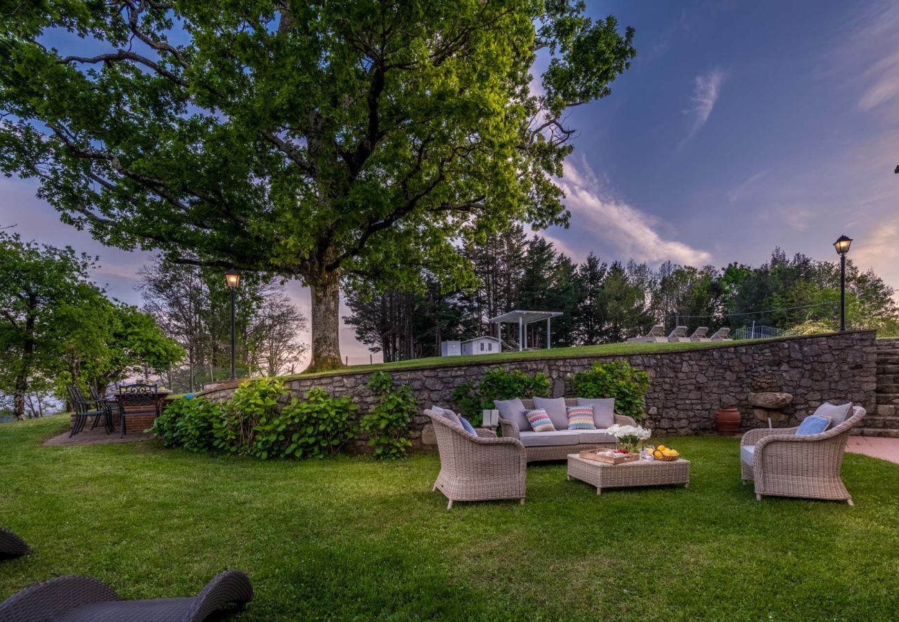 Villa in Pescaglia - Charming Farmhouse with Private Pool and View in Lucca