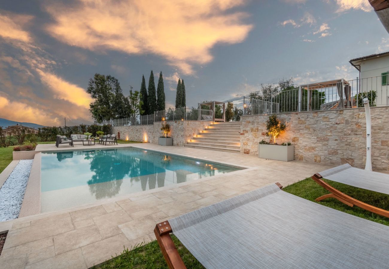 Villa in Montecarlo - Villa Sunkiss: Luxury Farmhouse with Tuscan Flair at I Masi Winery