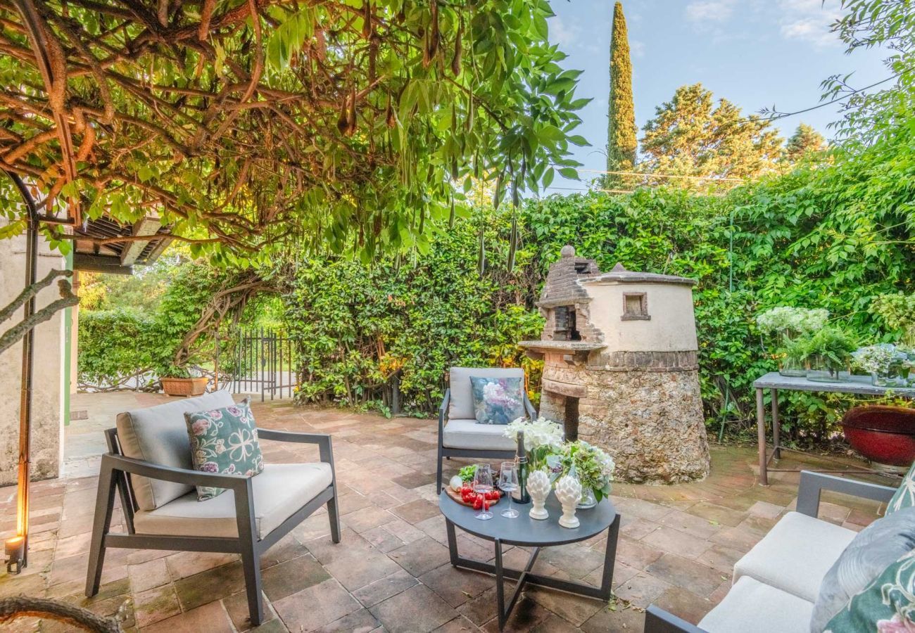 Villa in Lucca - Charming Church converted into Farmhouse with Pool