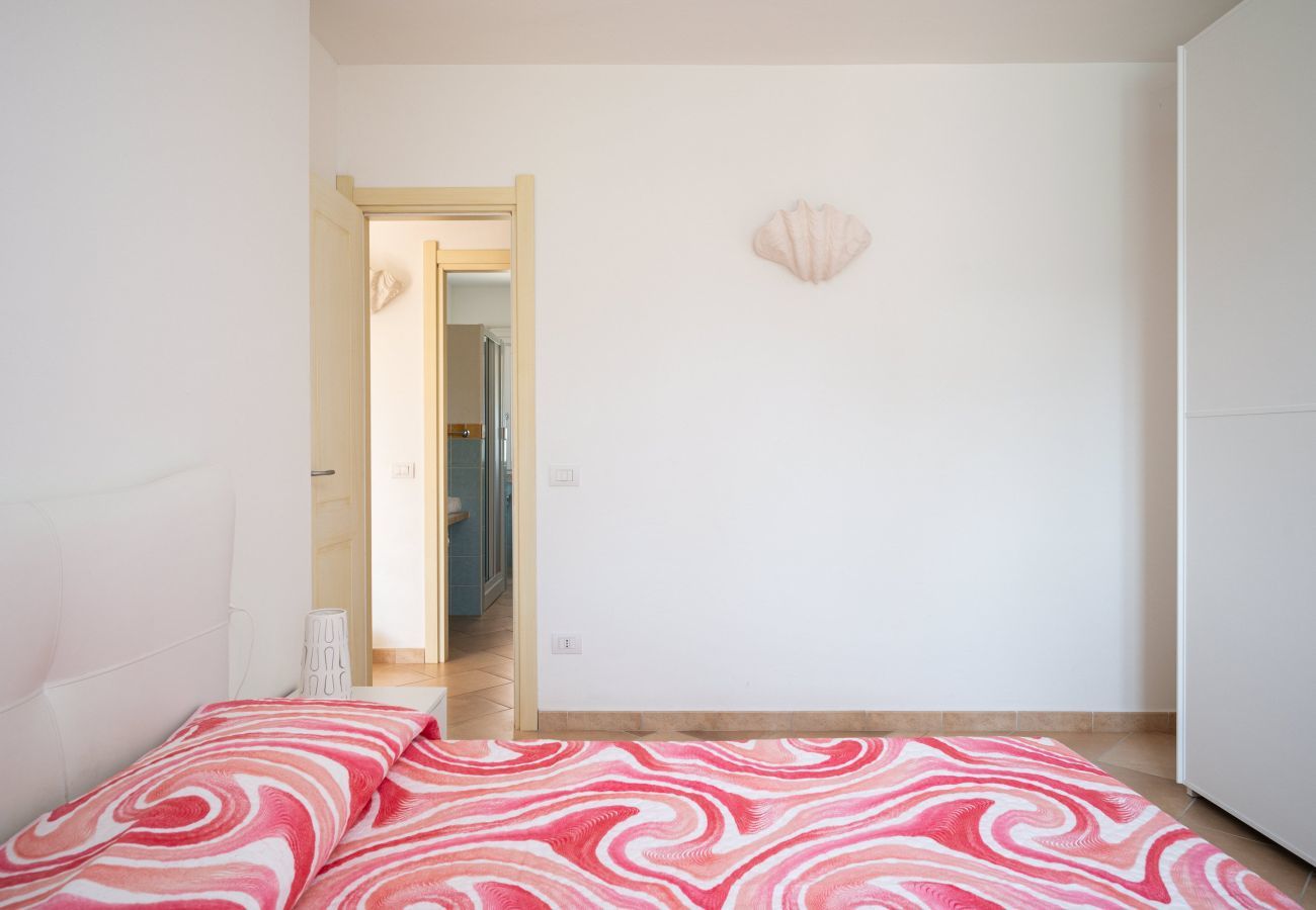 Villa Olive - Master bedroom on the first floor with terrace and sea view, villa for rent in Sardinia, Italy