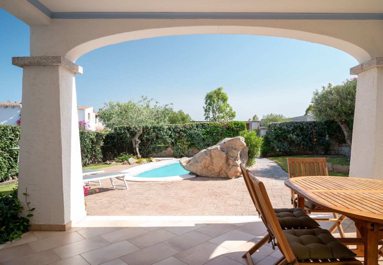 Villa Olive - Spacious furnished verandas for outdoor dining, villa for rent with pool in San Teodoro