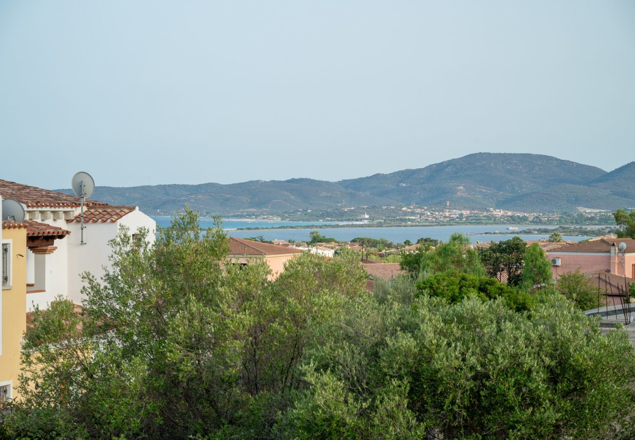 Villa in San Teodoro - Villa Olive - pool retreat near Lu Impostu Beach 