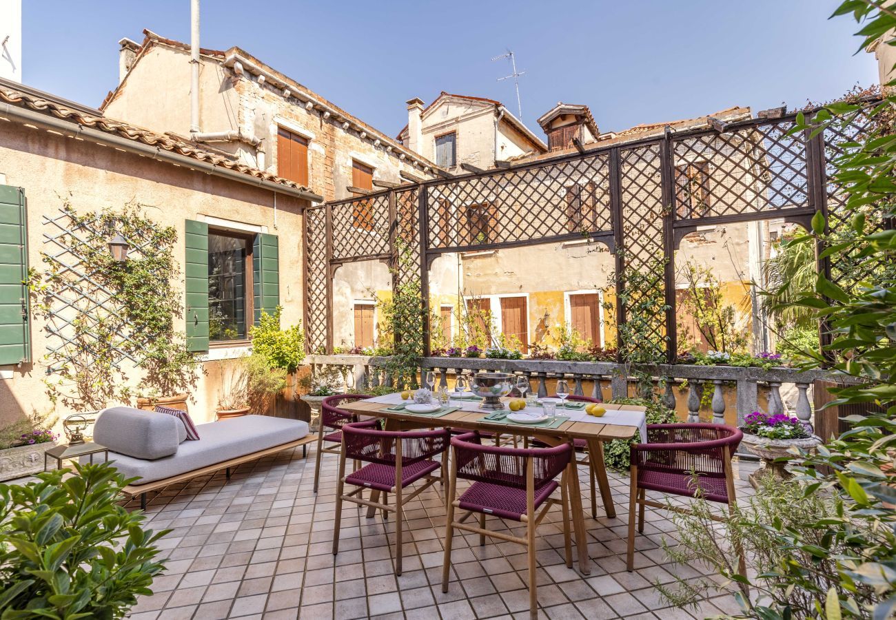 Apartment in Venice - San Barnaba Apartment with Terrace R&R 