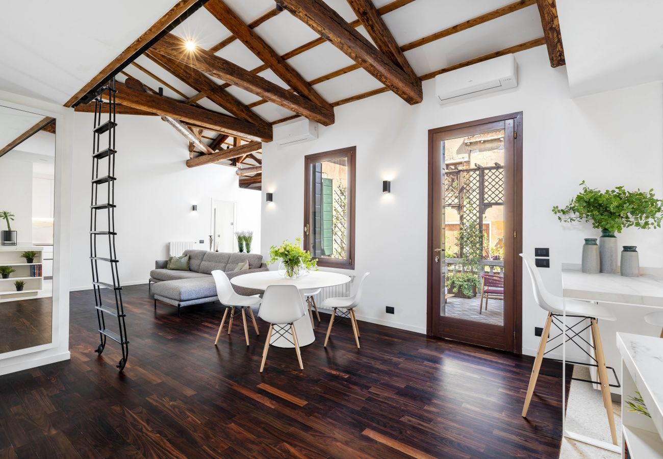 Apartment in Venice - San Barnaba Apartment with Terrace R&R 