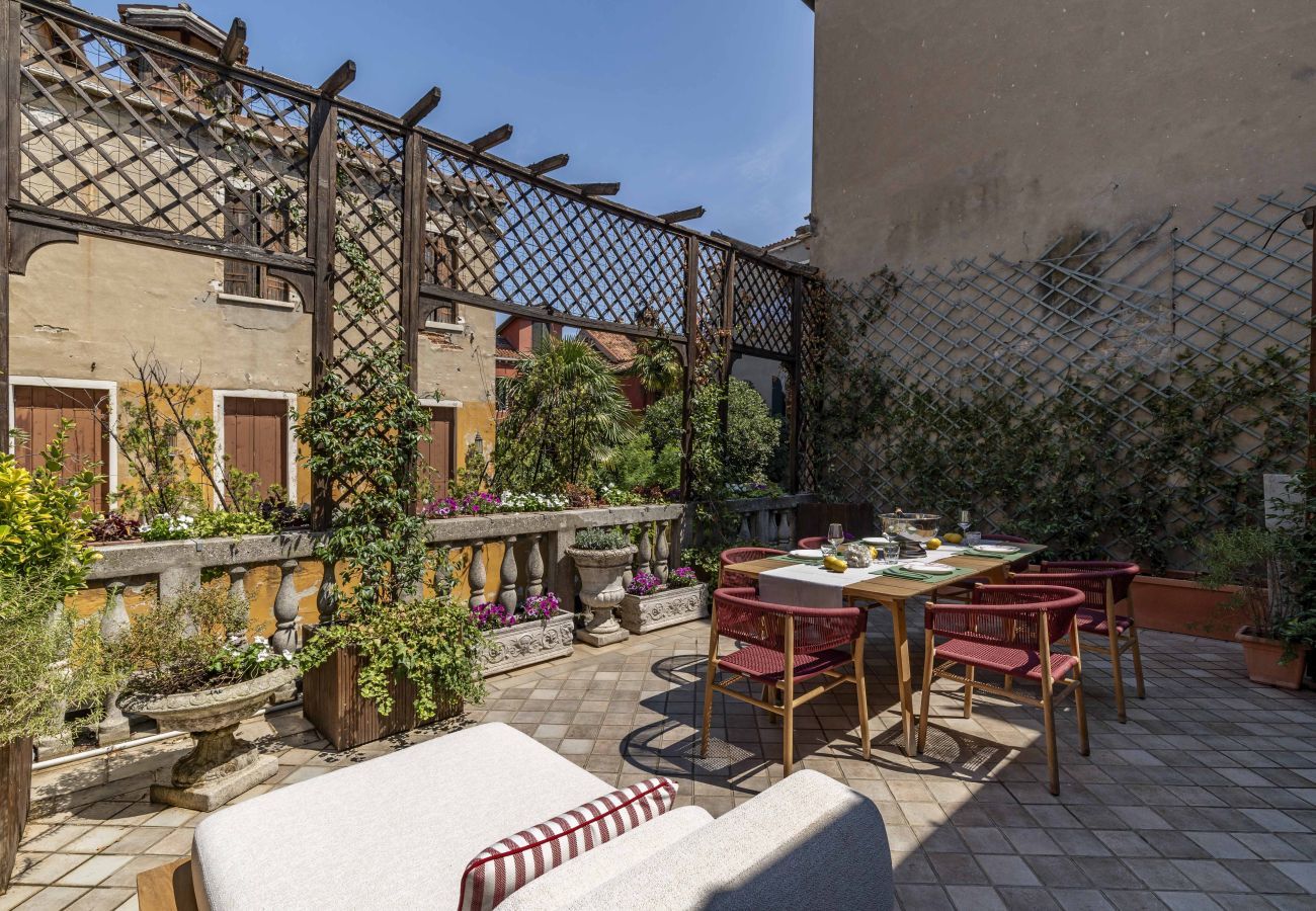 Apartment in Venice - San Barnaba Apartment with Terrace R&R 