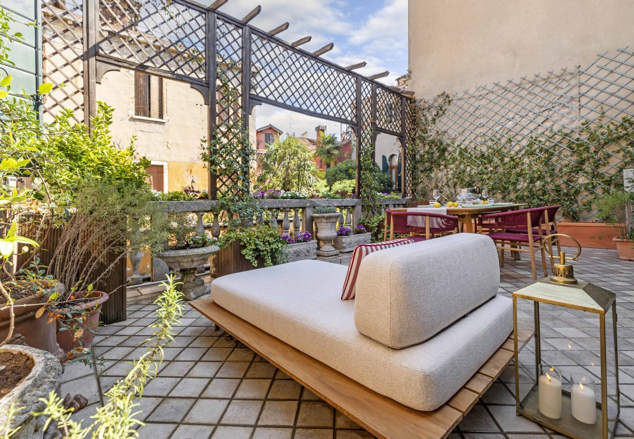 Apartment in Venice - San Barnaba Apartment with Terrace R&R 