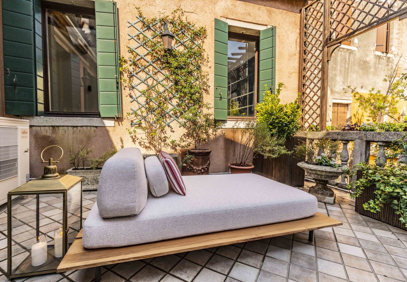 Apartment in Venice - San Barnaba Apartment with Terrace R&R 