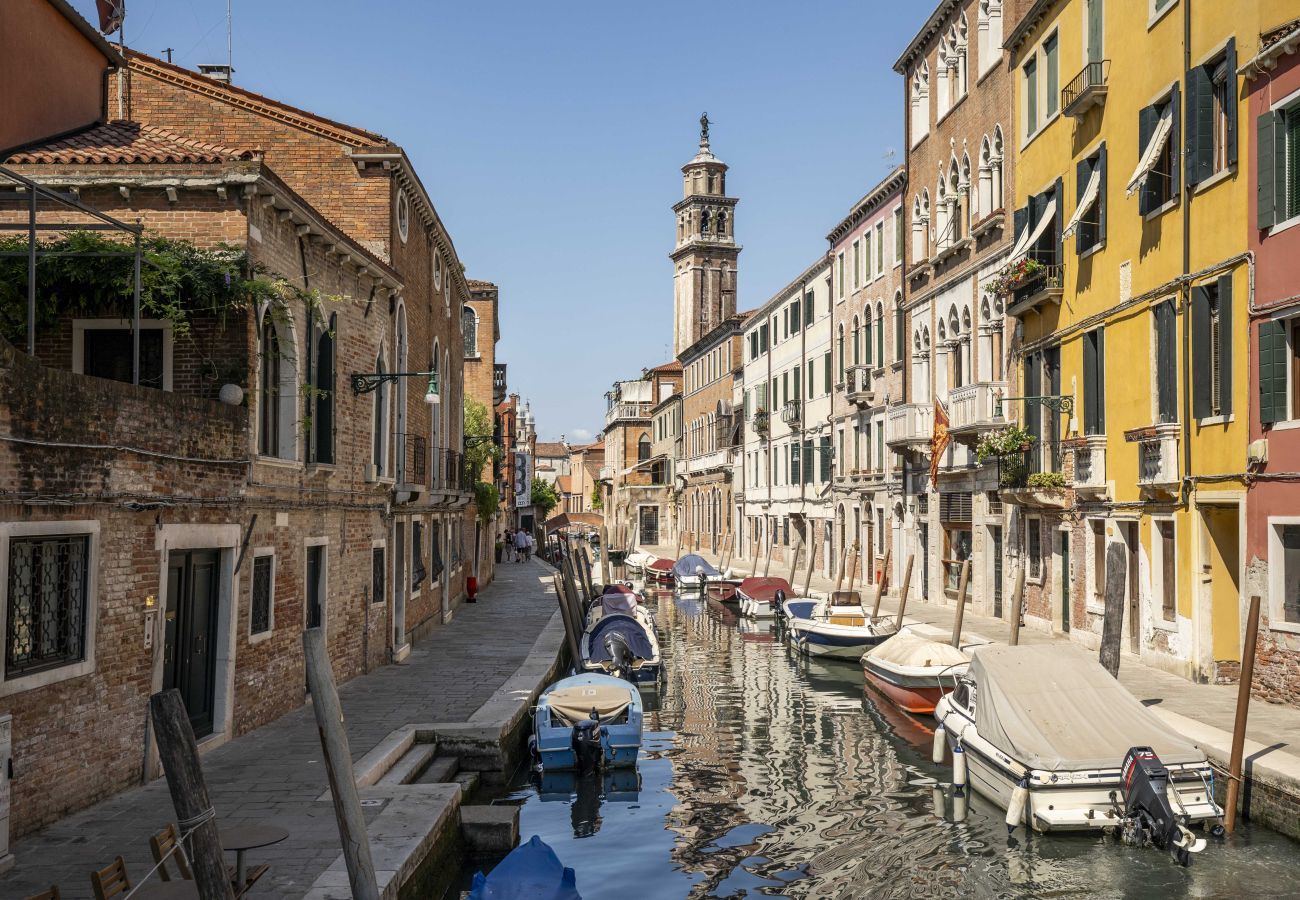 Apartment in Venice - San Barnaba Apartment with Terrace R&R 