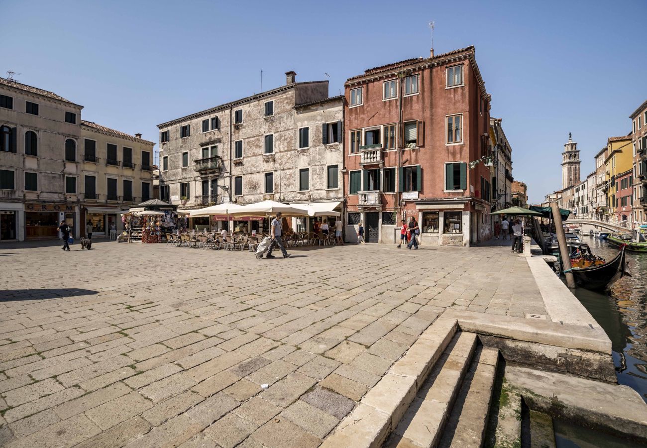 Apartment in Venice - San Barnaba Apartment with Terrace R&R 