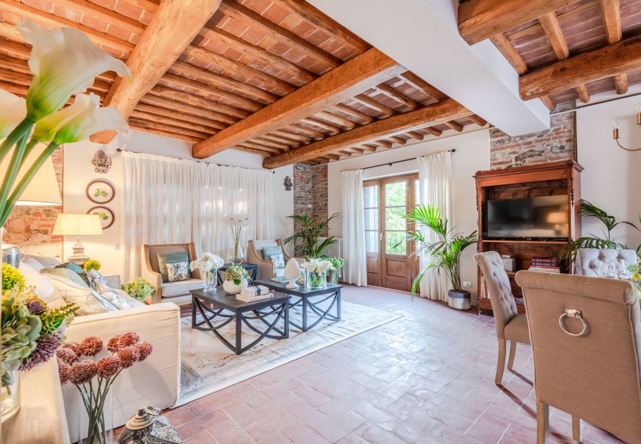 Villa in Lucca - Valle del Sole Winery Farmhouse with Private Pool