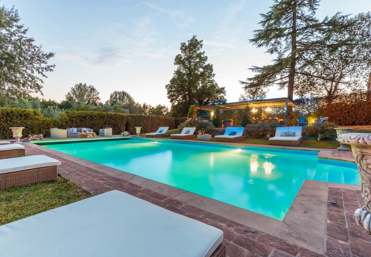 Villa à Lucques - RENAISSANCE WINERY VILLA AMONG THE VINEYARDS, 9 BEDROOMS, 7 BATHS, WIFI, AIR CON