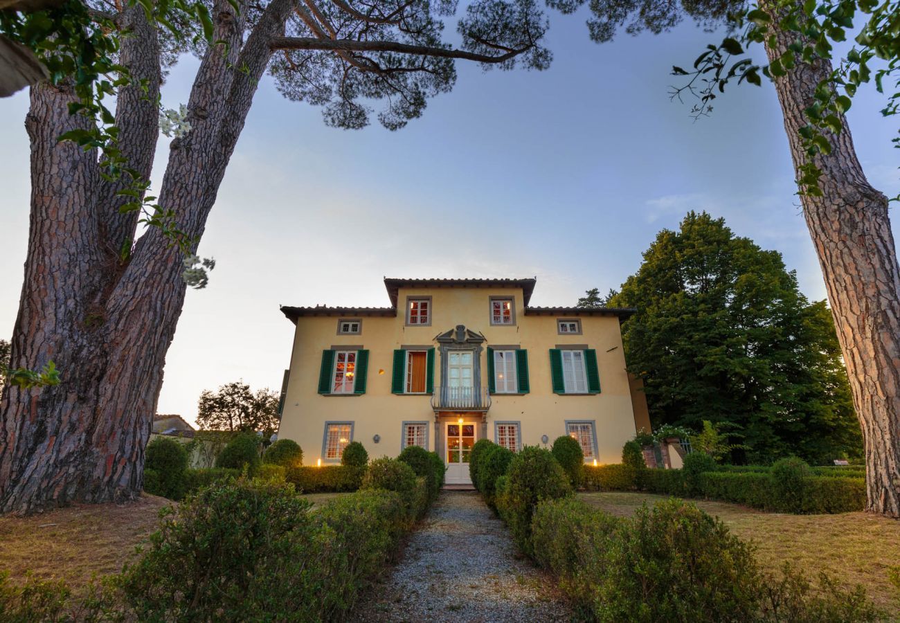 Villa à Lucques - RENAISSANCE WINERY VILLA AMONG THE VINEYARDS, 9 BEDROOMS, 7 BATHS, WIFI, AIR CON