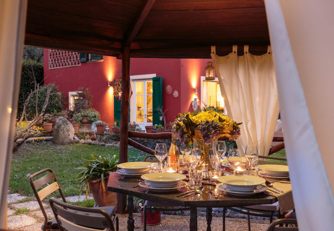 Villa à Capannori - VILLA CATIA Farmhouse. 3 Luxury Bedrooms, a Pool, a Jacuzzi and a Dream-Like Getaway Experience