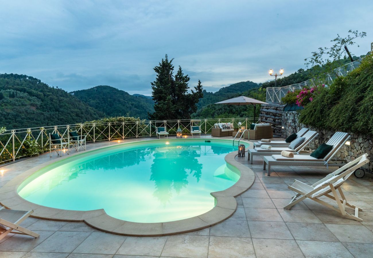 Villa à Camaiore - CASOLARE DEI COLLI Panoramic Private Pool, Lavish Interiors and a Gourmet Kitchen